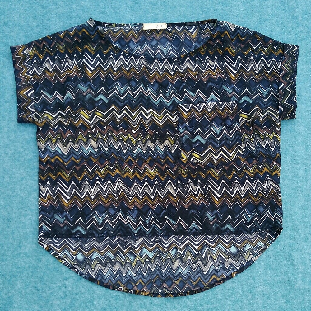 Lush High Low Hem Top in Small